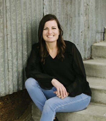 Portrait of Diana Hafemeyer, Realtor.