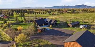 Luxury Acreage Homes in South Bozeman | Hyalite Foothills