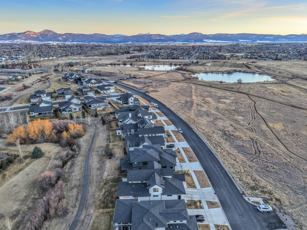 1976 Vaquero Parkway Views